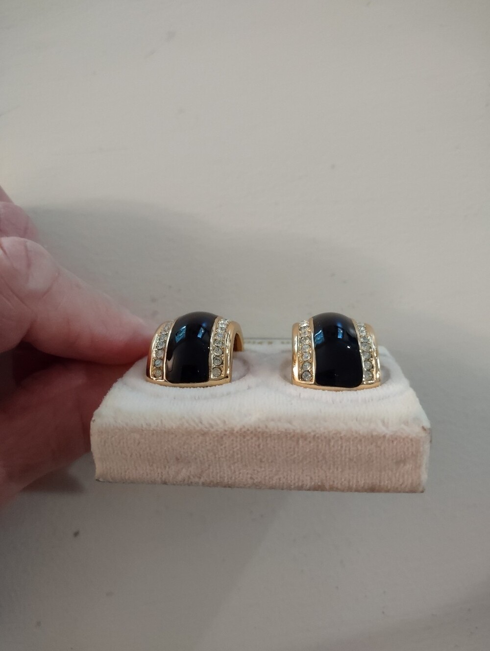 Christian Dior 14K Gold Post Half Hoop Black Enamel Earrings Vintage On Card - Picture 3 of 10